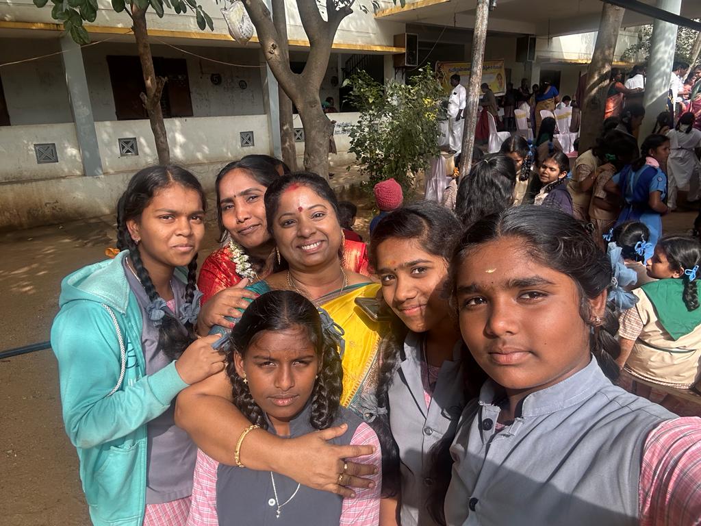 malar-manjula-with school students malar-manjula-with school students